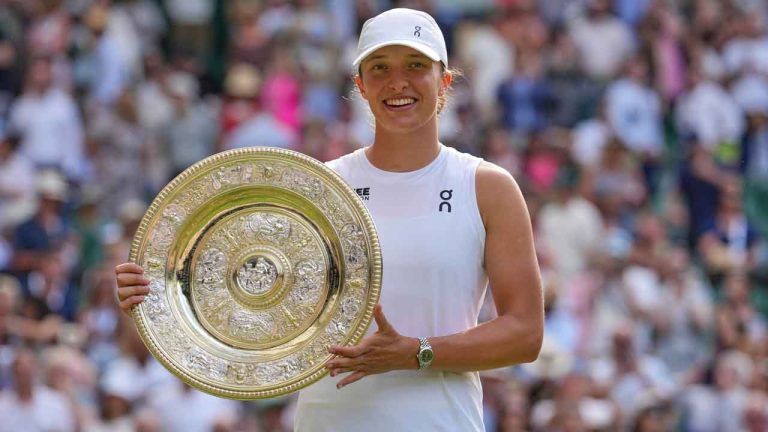 Iga Swiatek shuts out Anisimova for first women's Wimbledon title in career