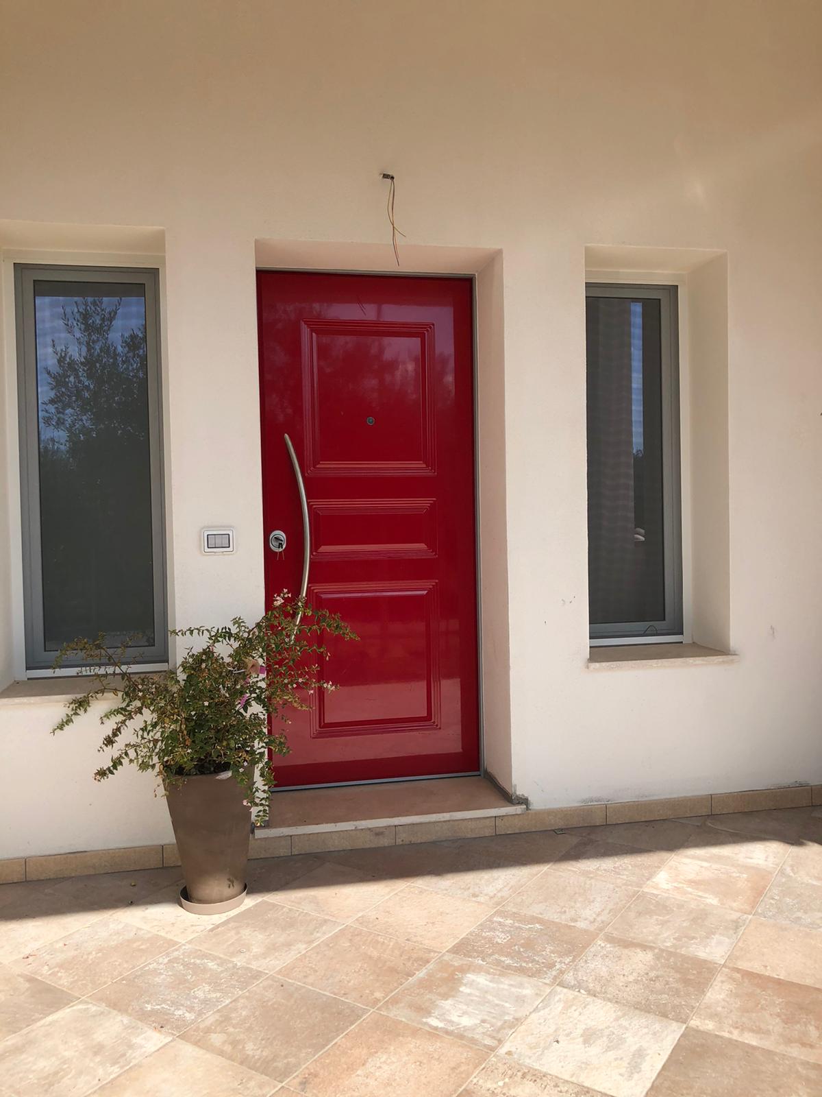 portone blindato con due finestre