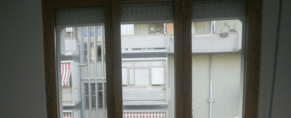 balcone con infissi in legno-alluminio