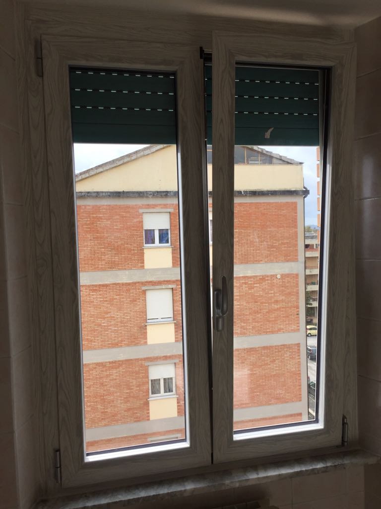 finestre con infisso a vasistas