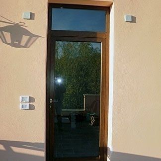 portoncino su misura in legno-alluminio