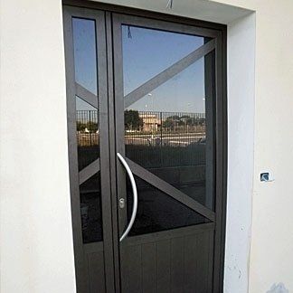 portoncino in vetro e acciaio