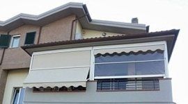 casa con tende per esterno