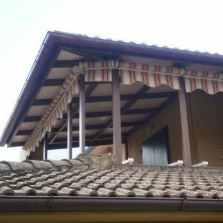 casa con tende da sole