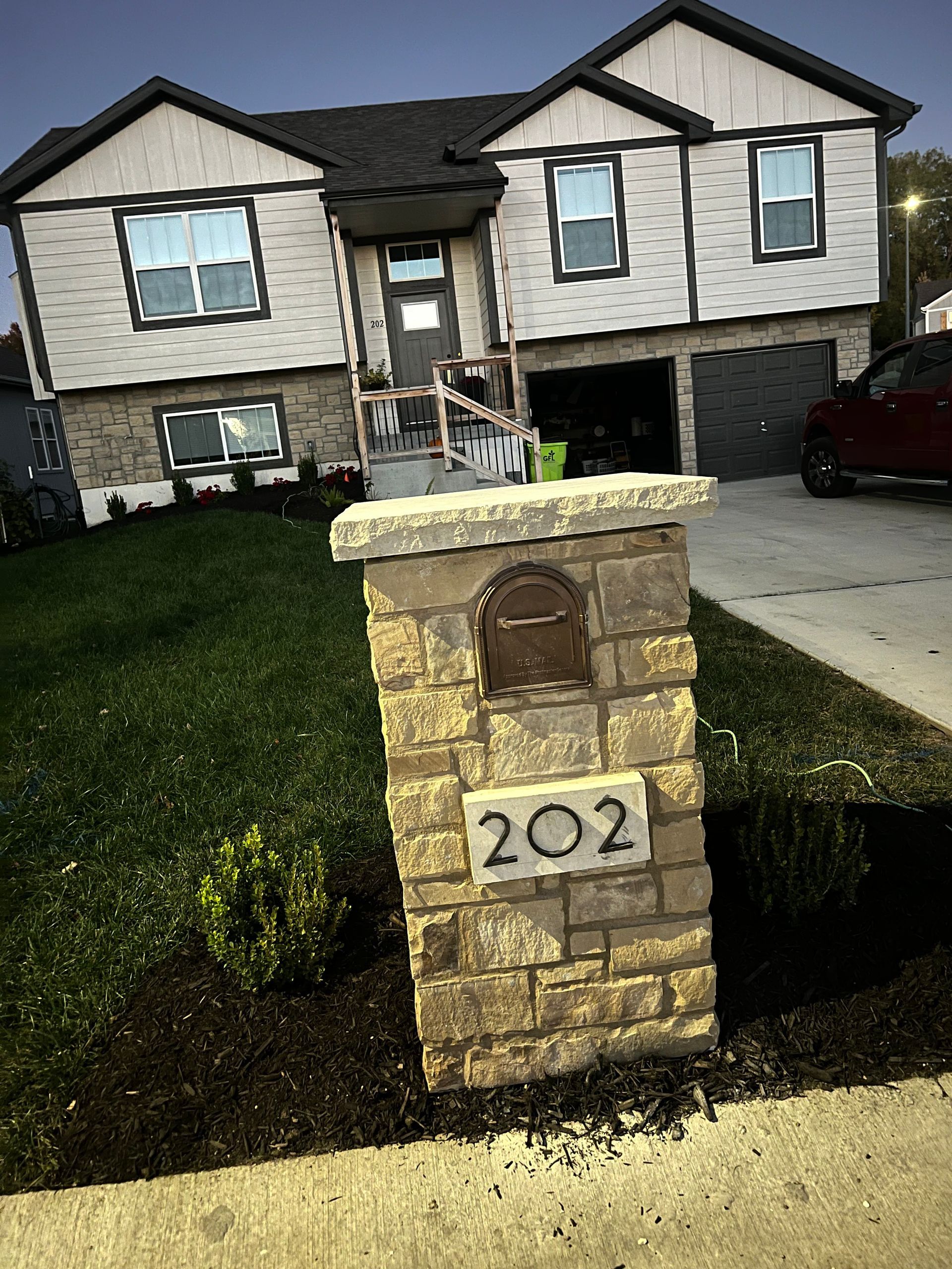 A large house with a mailbox in front of it.