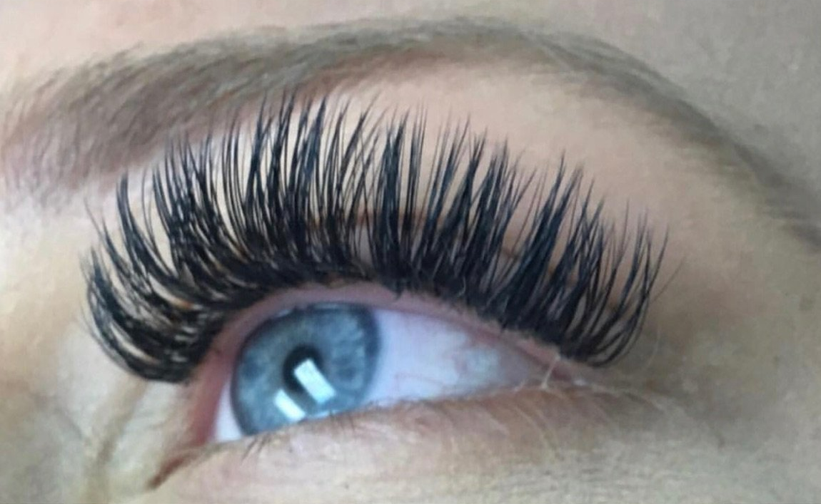 Best Lashes at Brushed Studio in Huntington Beach 714-536-2277