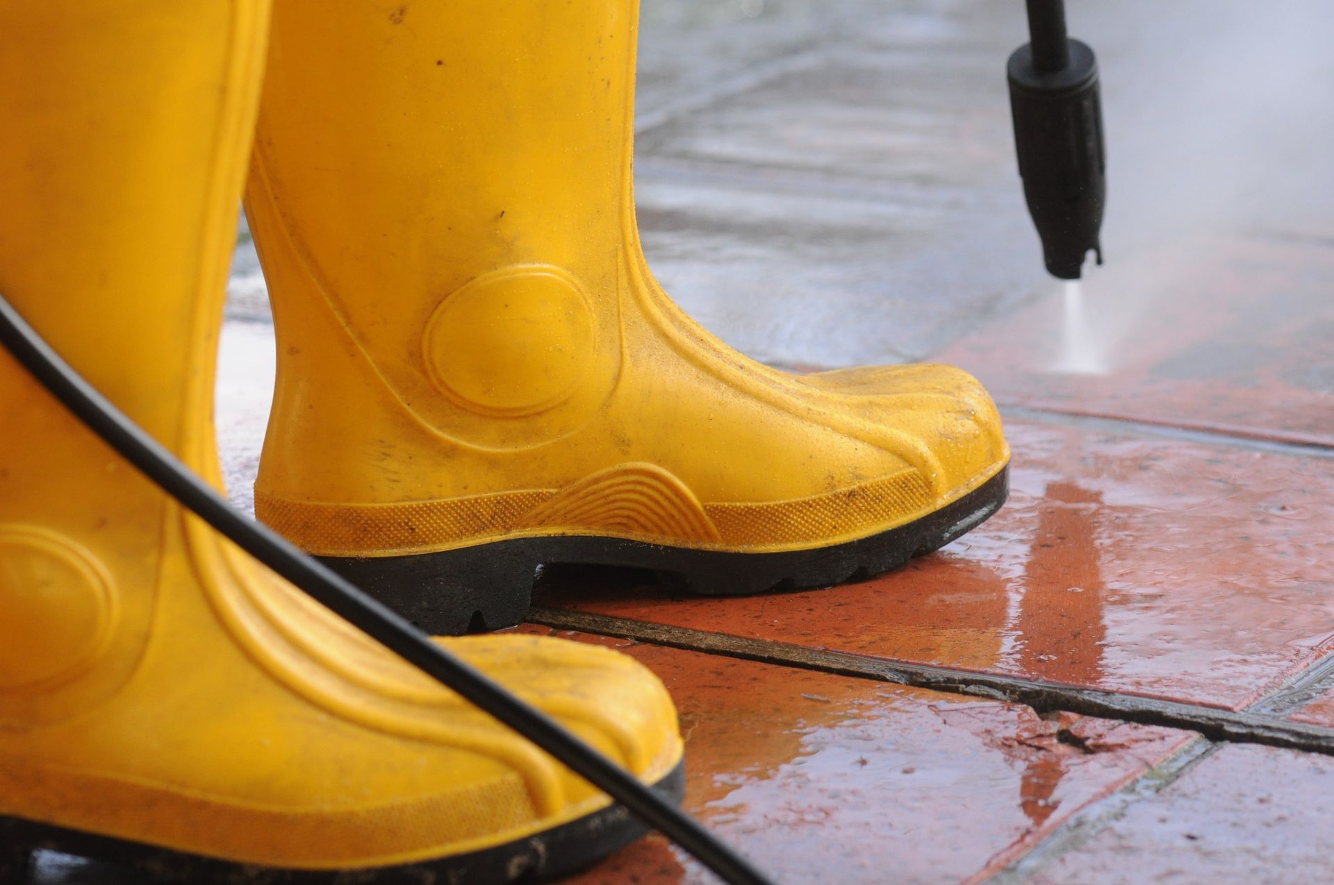 Pressure washing exterior home Tampa Bay Florida