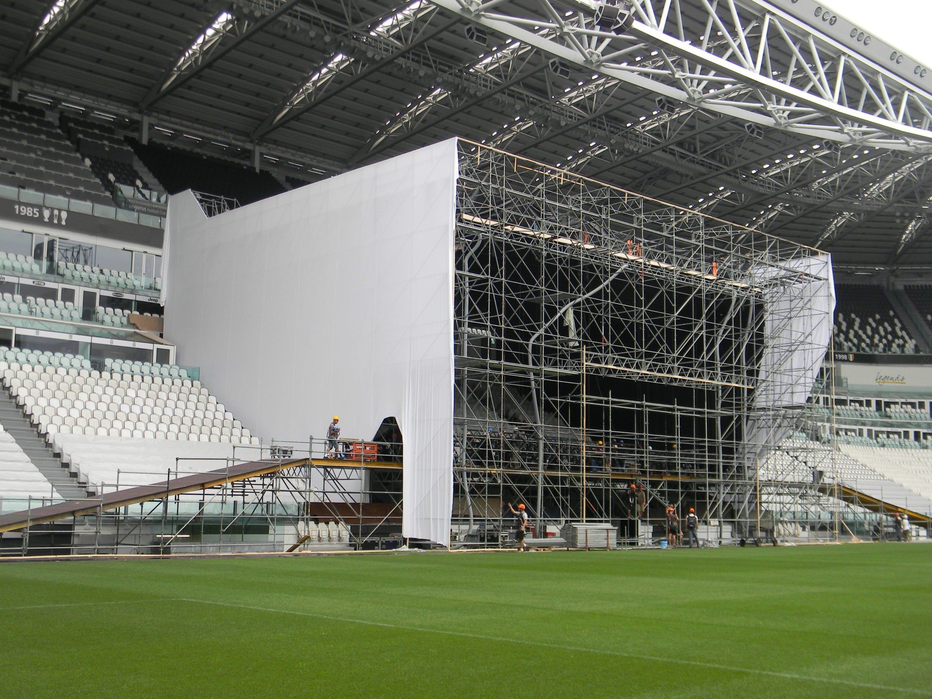 realizzazioni Arte e Strutture, Varese e Milano