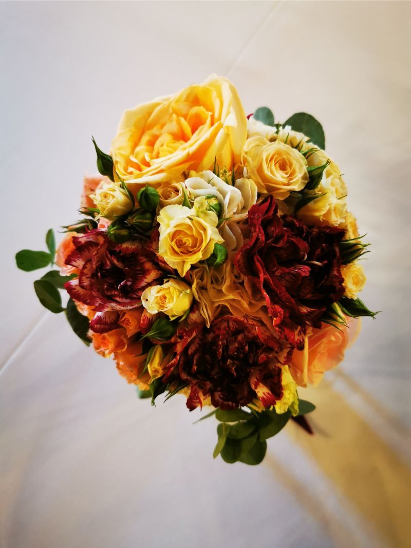 dettaglio mazzo di fiori da sposa giallo