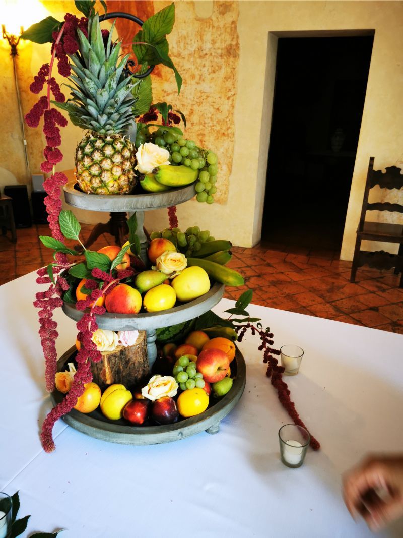 vassoio d'esposizione con frutta