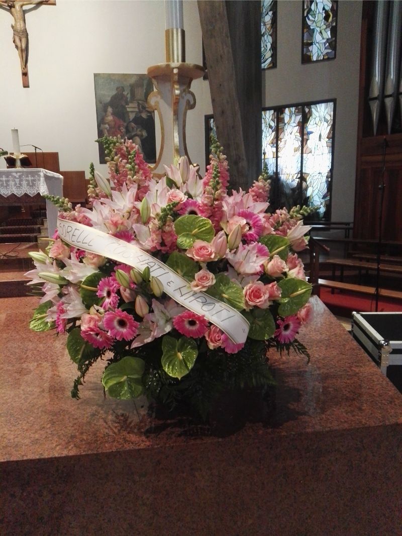 corona funebre con nastro