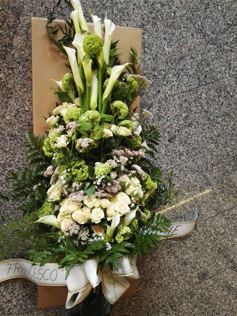 realizzazione composizione floreale elegante