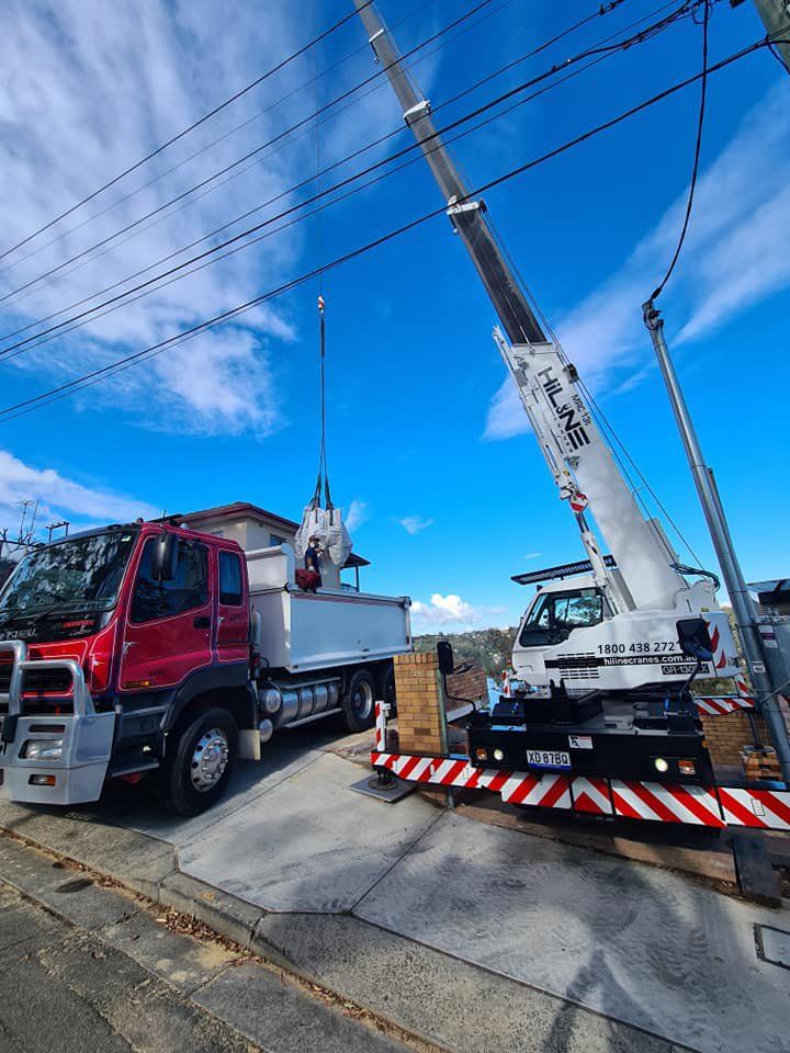 HiLine Cranes loading cargo