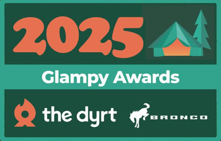 A green sign that says 2025 glampy awards