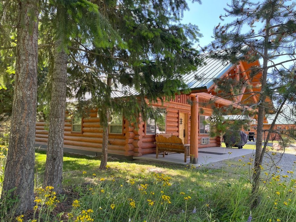 luxury log cabin exterior