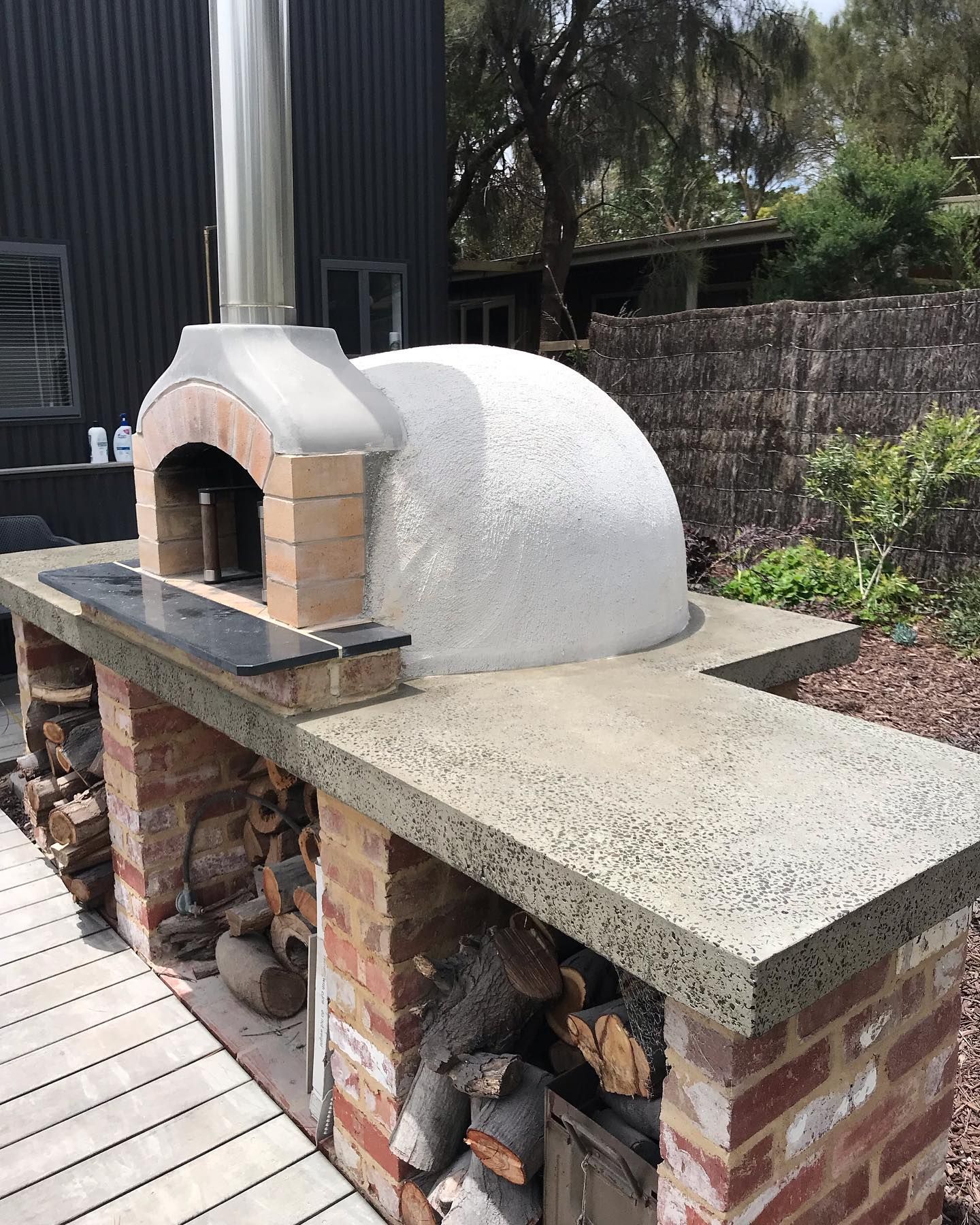 outdoor brick pizza oven