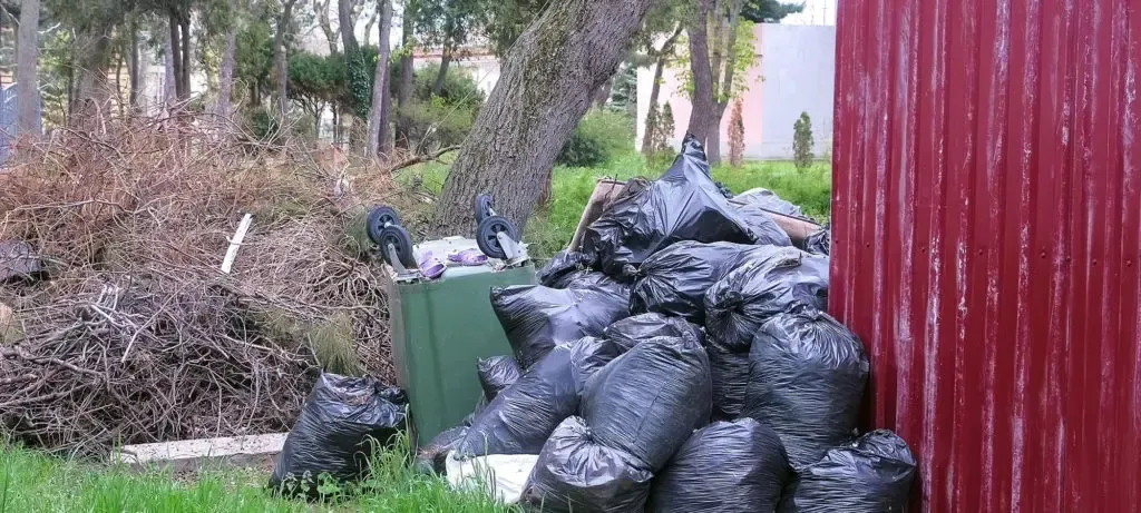 Pile of Trash and Junk in Maryland | Contact Junk Haul-Stars for junk removal services 