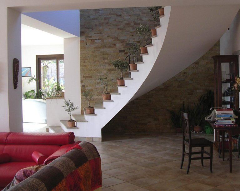 Realizzazione di complementi d'arredo di interni in pietra