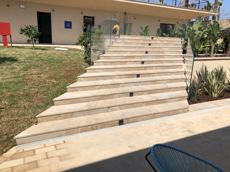 Villetta con scalinate in pietra