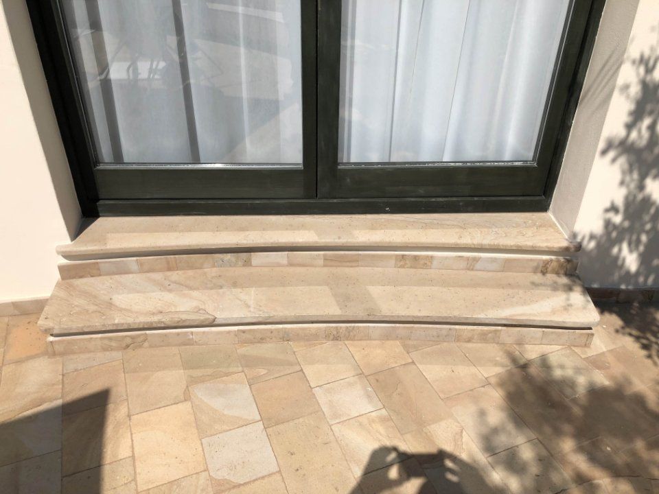 Gradini in pietra di origine arenaria