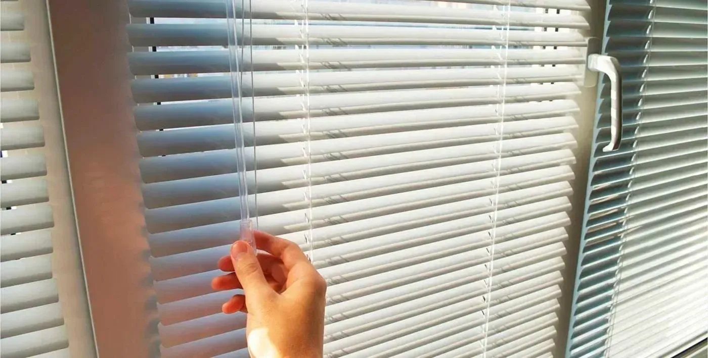 DECORACIONES Y MANTENIMIENTO DEL PARQUE-cortineros y colocación de piso laminado