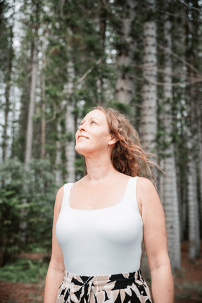oahu reiki master jessica standing in the forest looking up at the trees