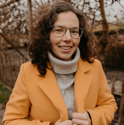 Chantal van Caterpillar Coaching  biedt eerlijke en authentieke coaching en mediation in Zeeland: ze is onwijs gemotiveerd jou stevig te laten staan! 