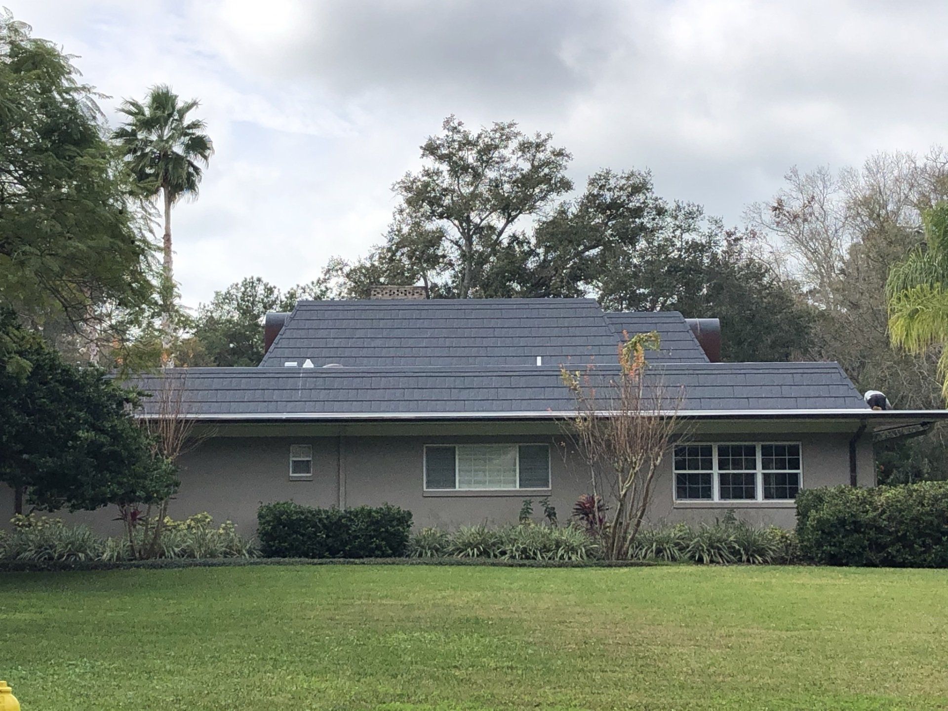 A house with a roof that has solar panels on it.