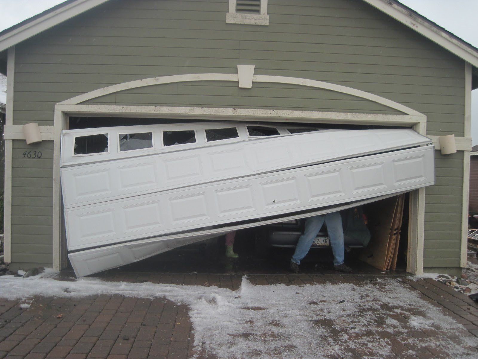 A home in Fontana, CA in need of garage door services