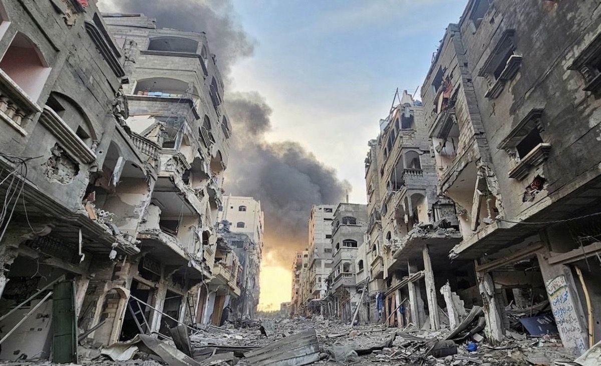 case di Gaza distrutte macerie cielo grigio