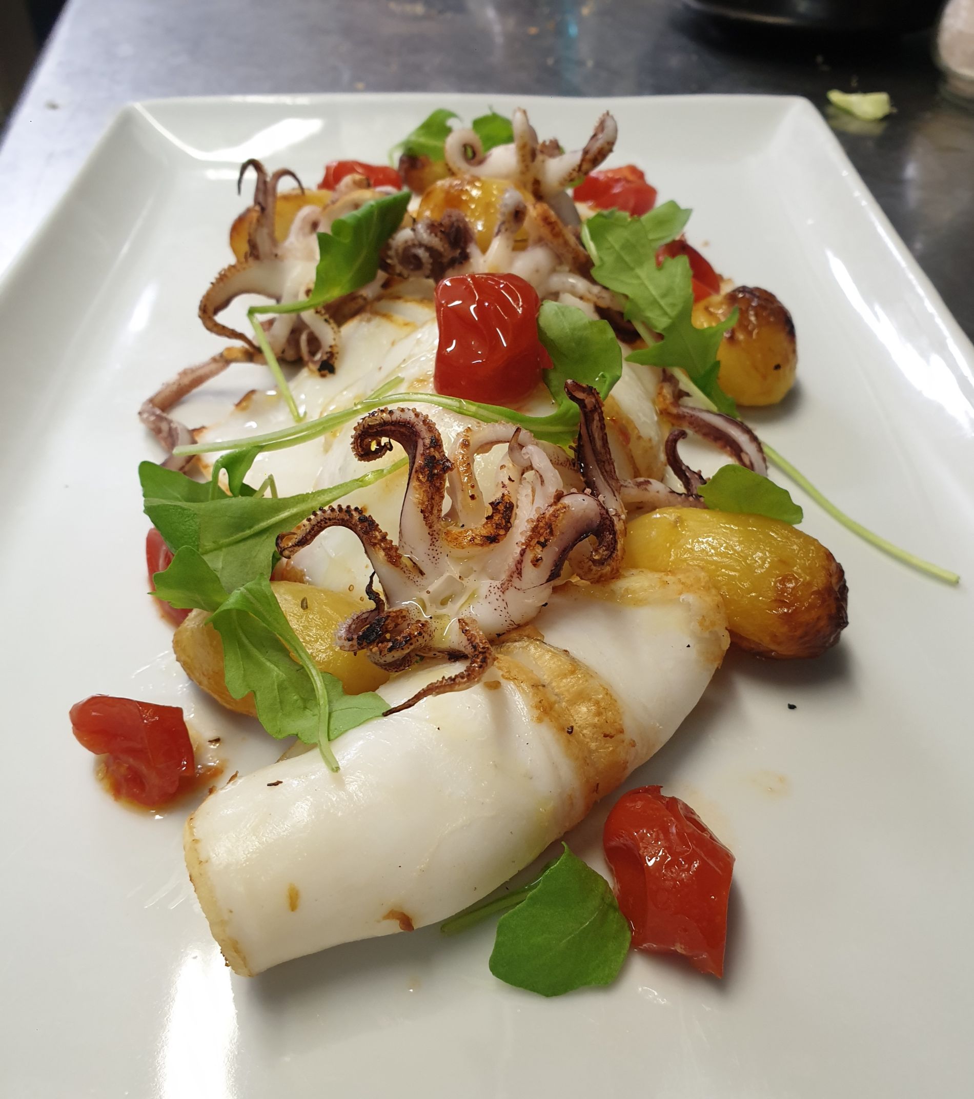 Piatto con moscardini e calamari