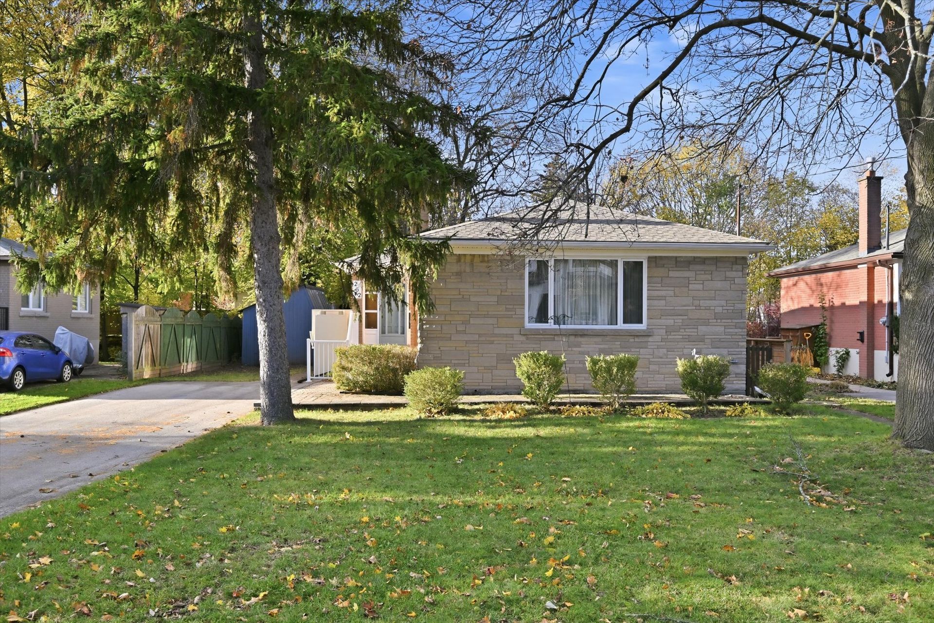 South-West Oakville brick bungalow on 60 x 145 ft lot on Glen Oak Drive near Pine Grove Public School