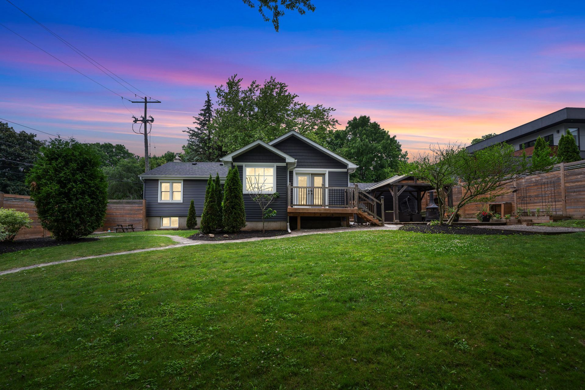 136 Mohawk Road, Hamilton, Ontario