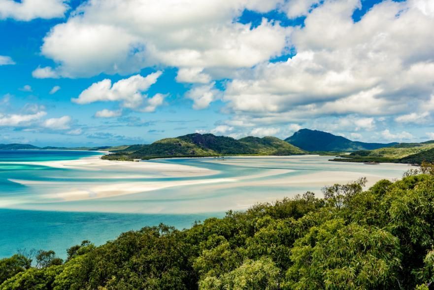A Large Ocean Surrounded by Trees and Mountains β Gordon's Air Conditioning & Refrigeration Services in Sunshine Coast, QLD