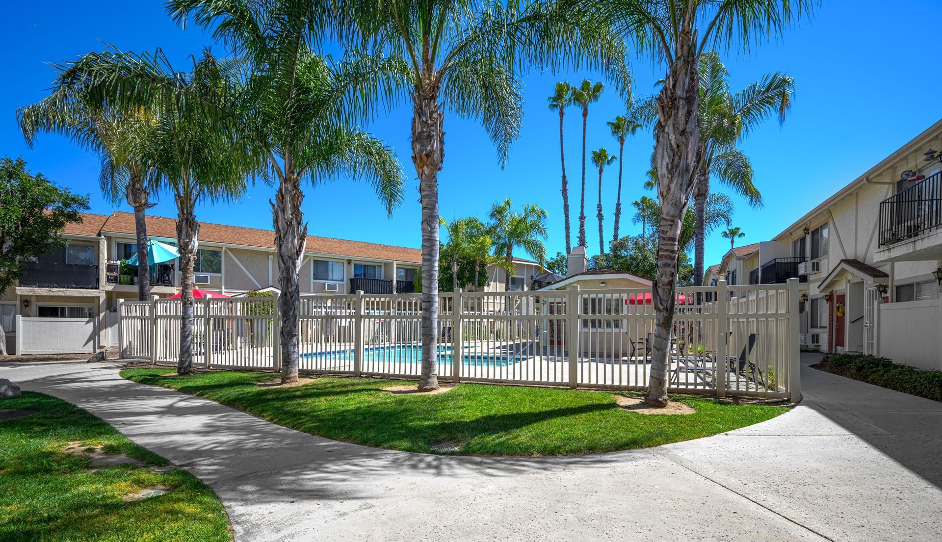 Go to shadowglenramona.com/apartments