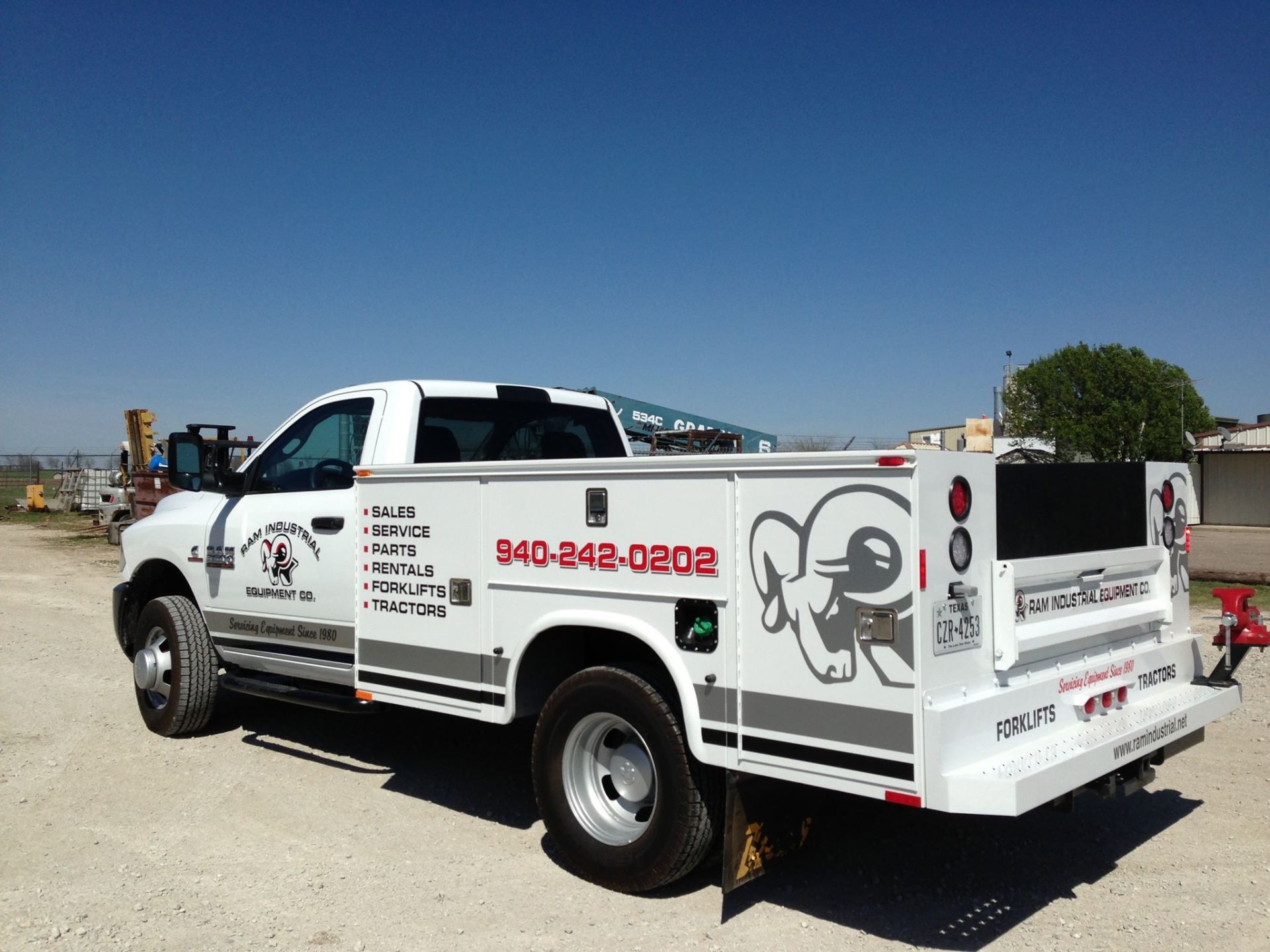 Employees — Servicing Equipment in Fort Worth, TX