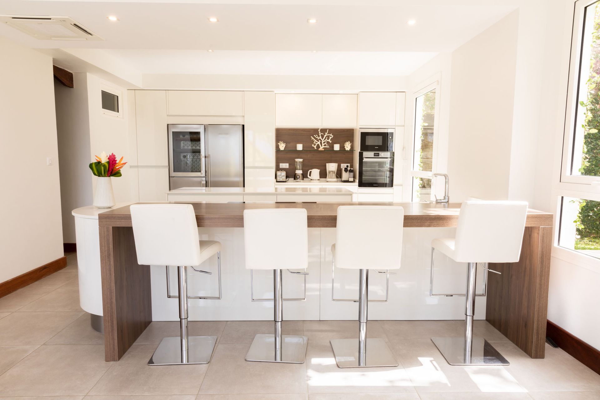 VILLA CORALIE - KITCHEN - VIEW 3