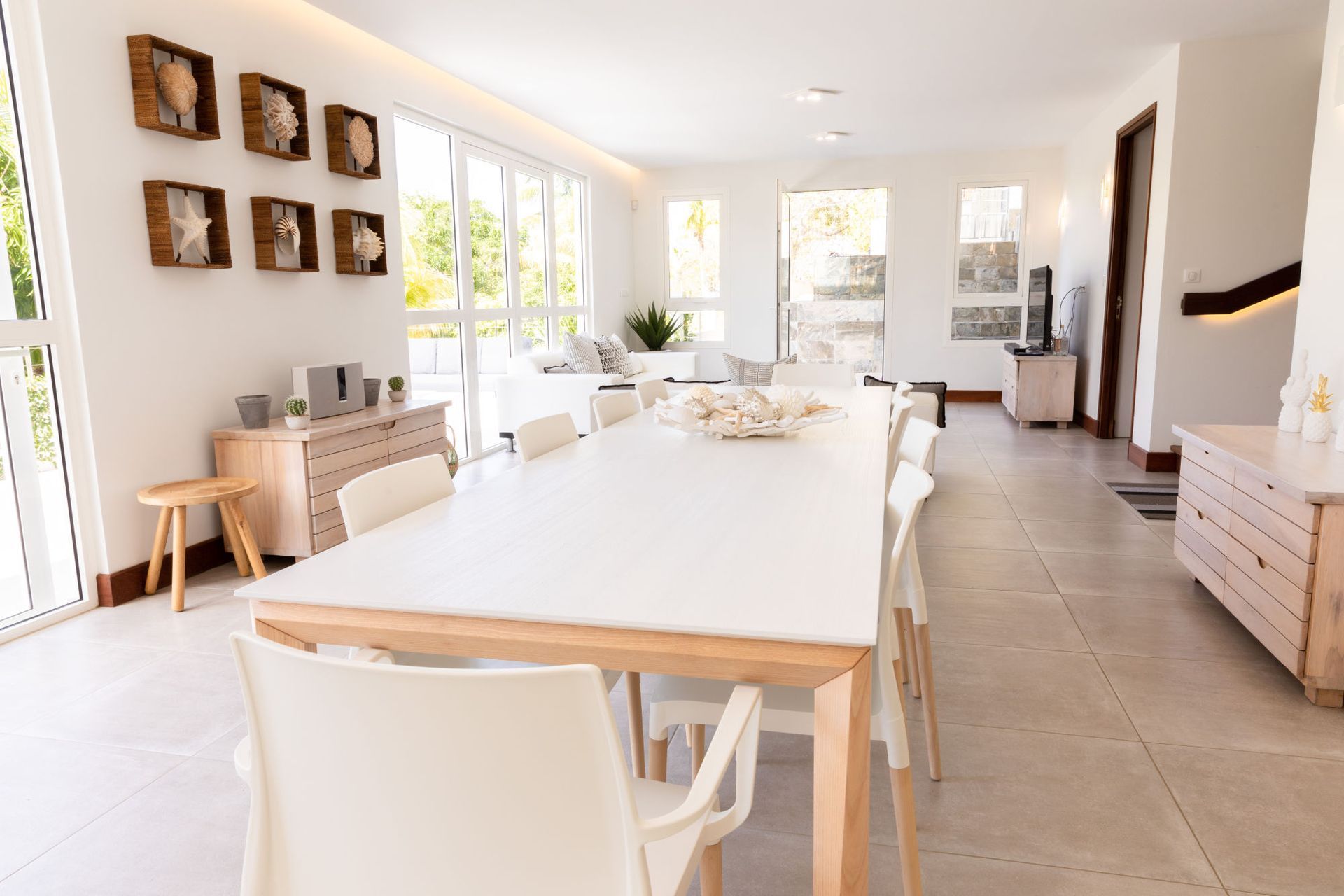 VILLA CORALIE - LIVING ROOMS - VIEW 1