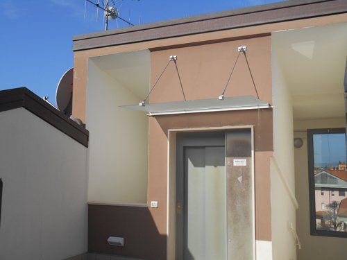 pensilina in una costruzione