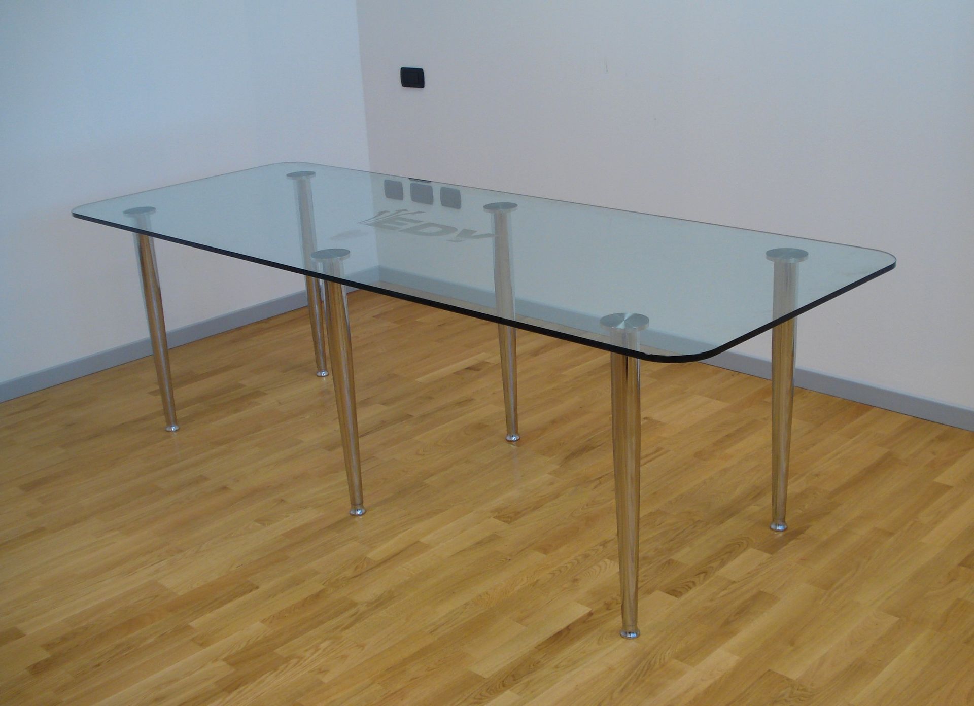 tavolo a vetri con 4 gambe in acciaio