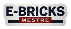 Un logotipo para e-bricks mestre sobre un fondo blanco