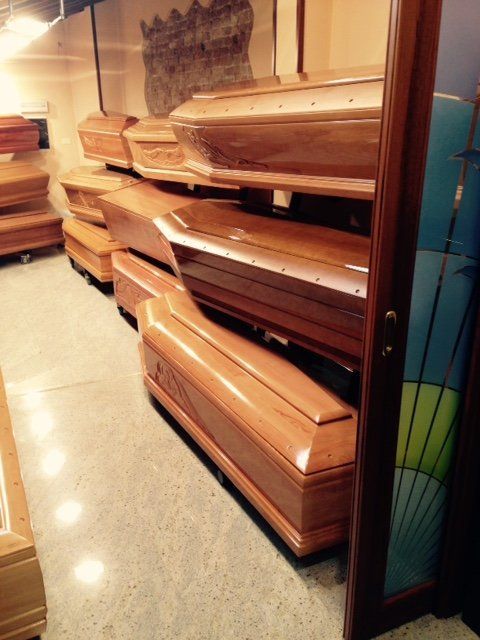 esposizione bare in legno