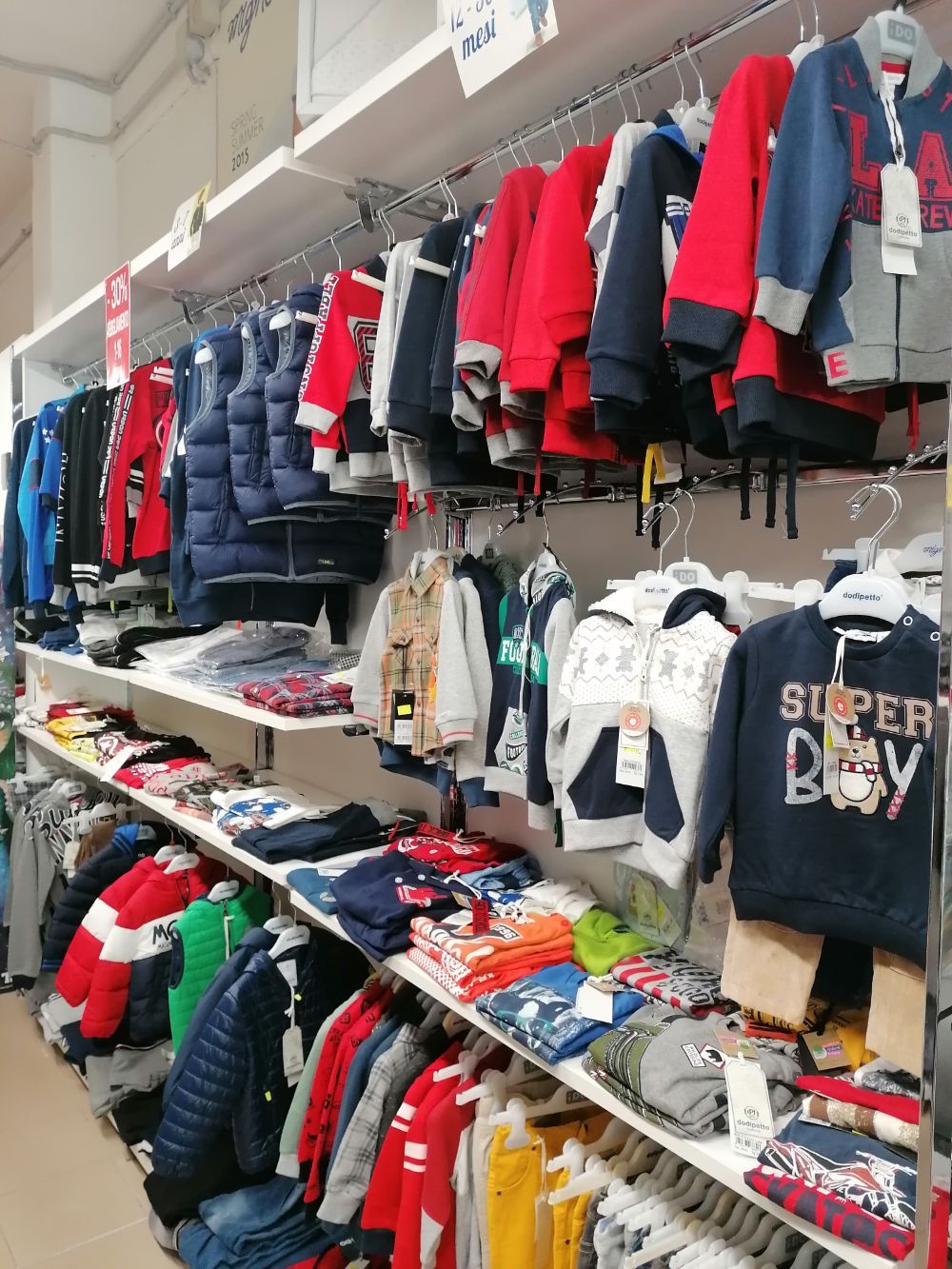 negozio di abbigliamento per bambini