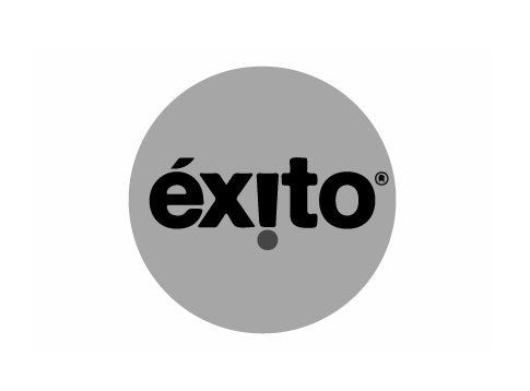 El logo de éxito está en un círculo sobre un fondo blanco.