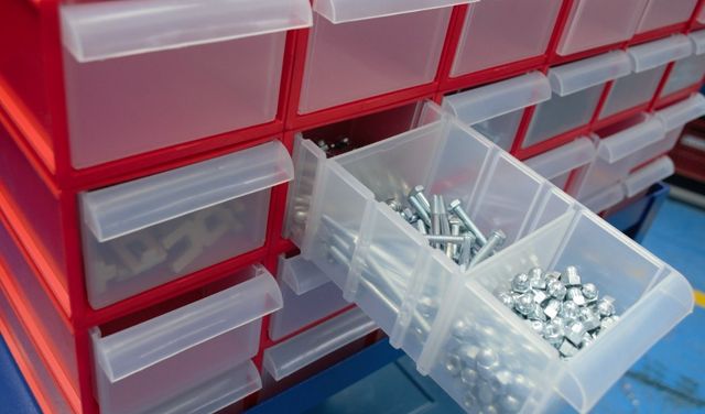 Almacena, medicinas, tornillos con organizadores de plástico