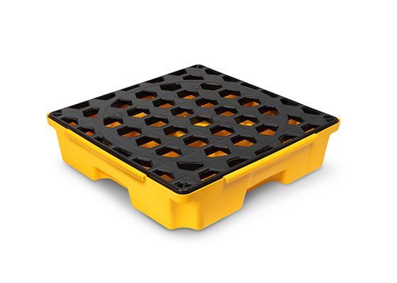 Una paleta de plástico amarilla con una tapa negra sobre un fondo blanco.