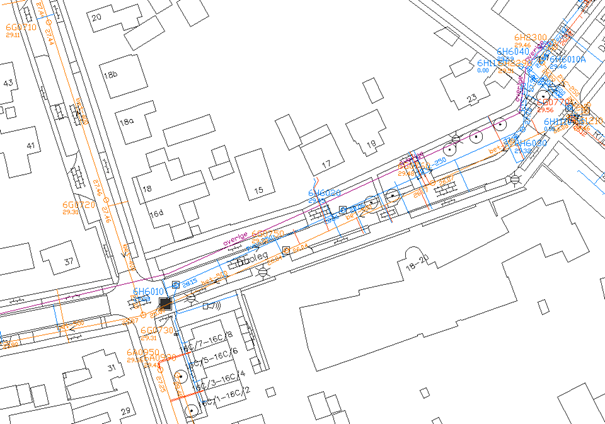 Een computerscherm toont een diagram van een watersysteem