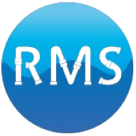 Een blauwe bal ligt bovenop een pijp in een kamer.