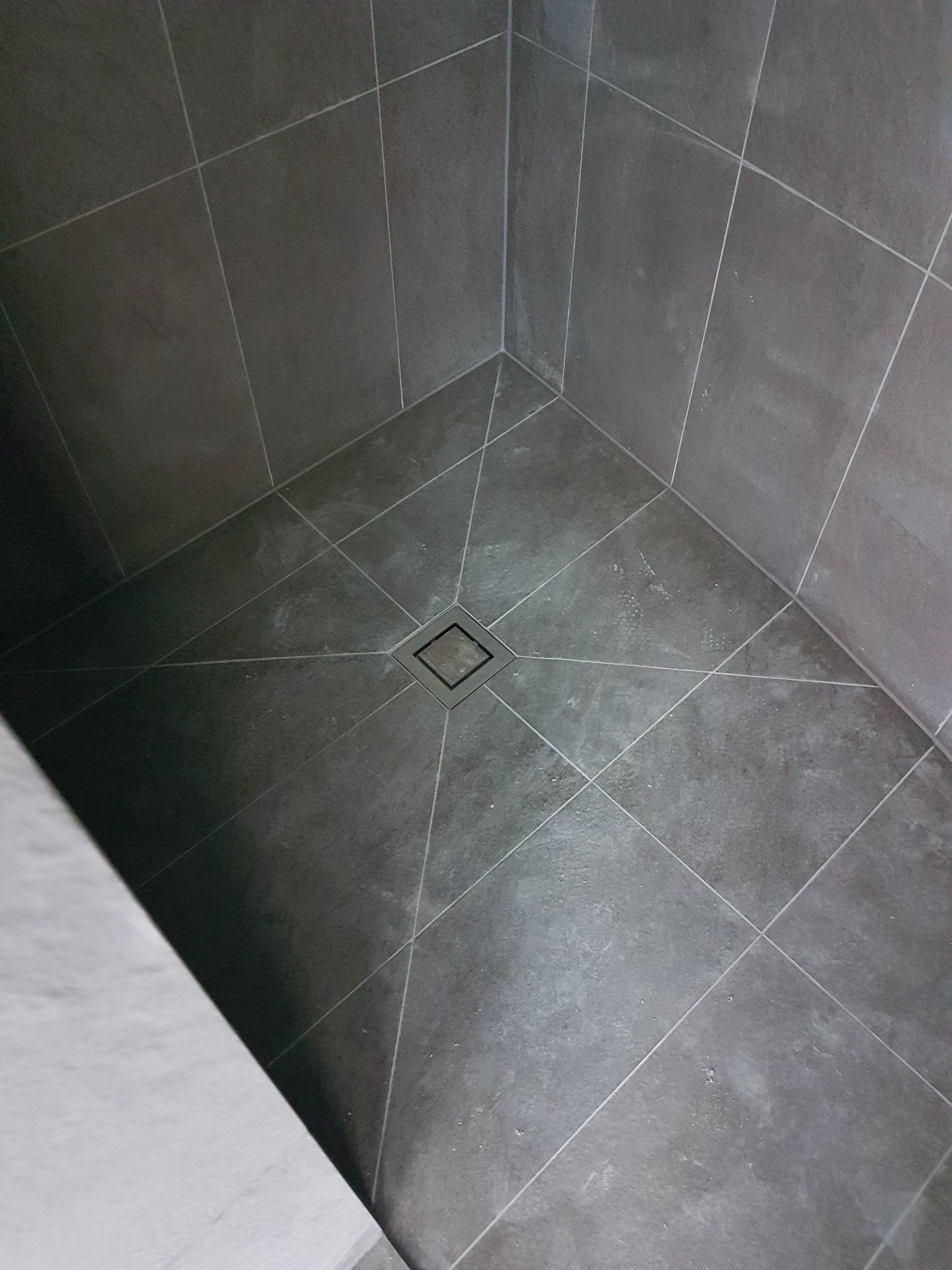 Sienų ir grindų apdailos įrengimas