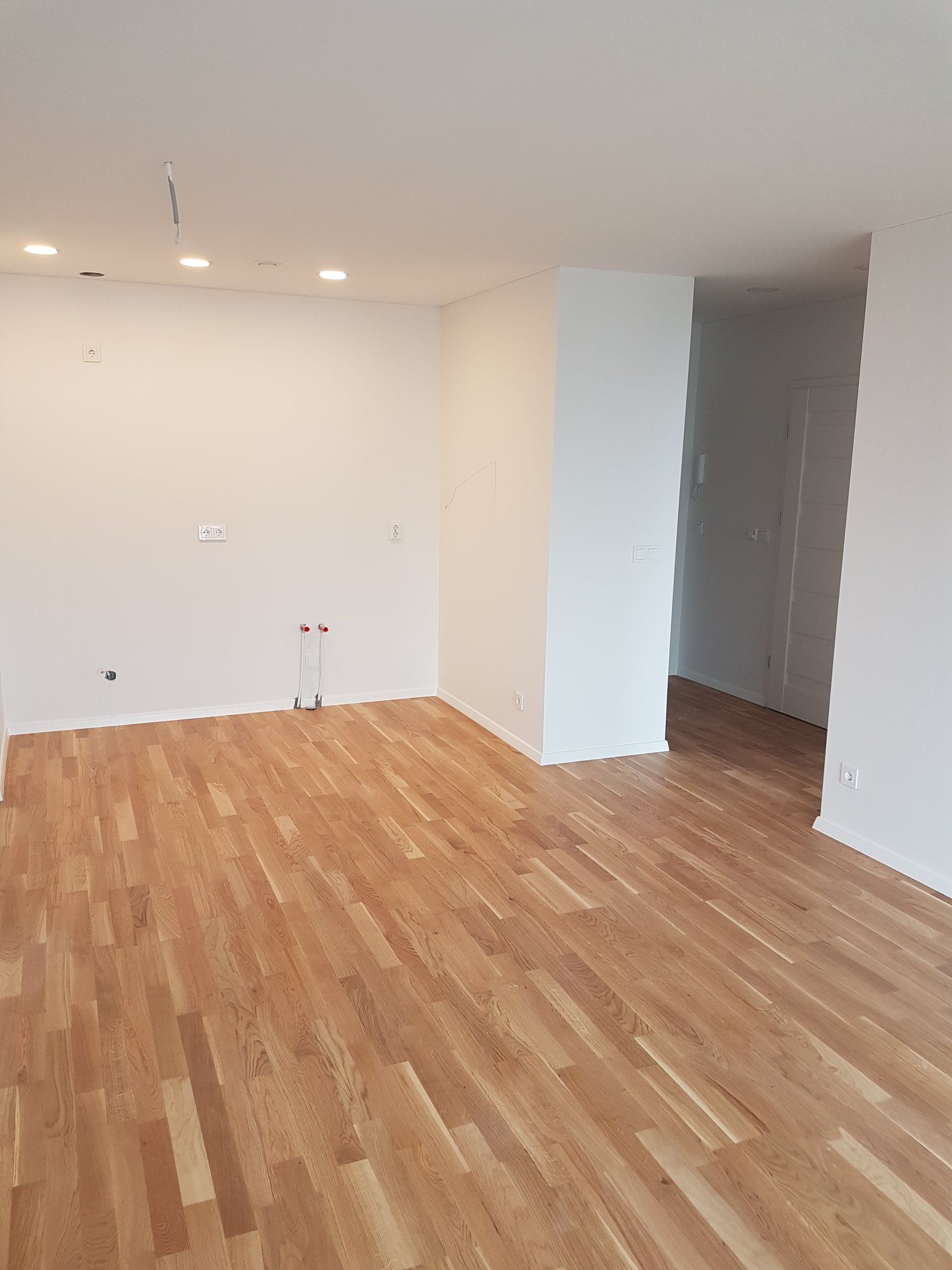 Elektros instaliacijos, santechnikos ir apdailos darbai